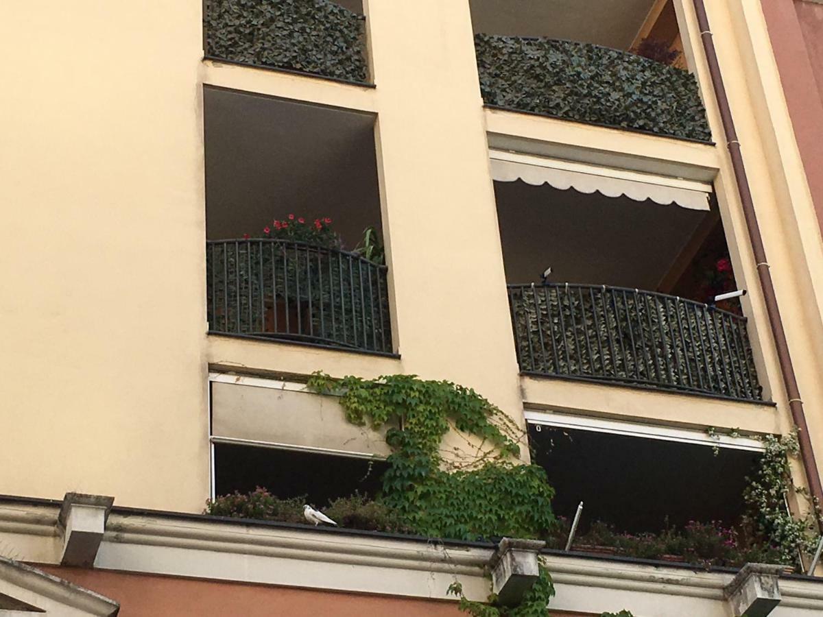 Flowers Apartment Bari Exteriör bild